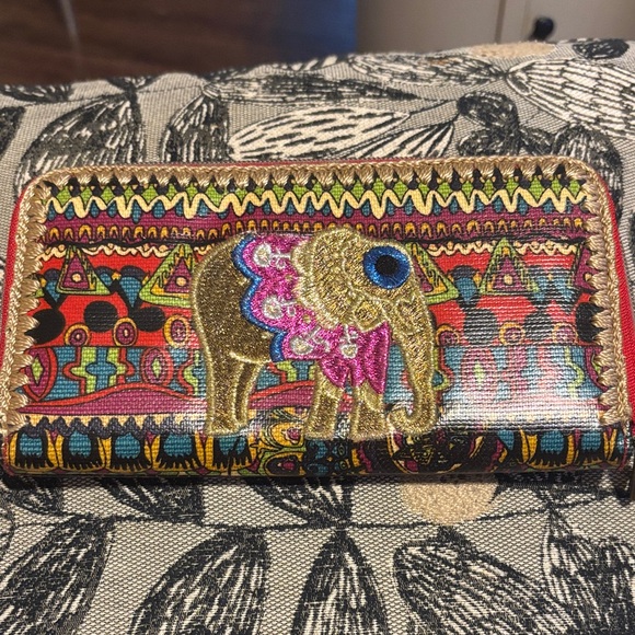 NWOT sakroots zipper wallet with elephant design - Picture 1 of 7
